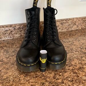 Dr Martin 1460 Women’s Smooth Lace up Boots